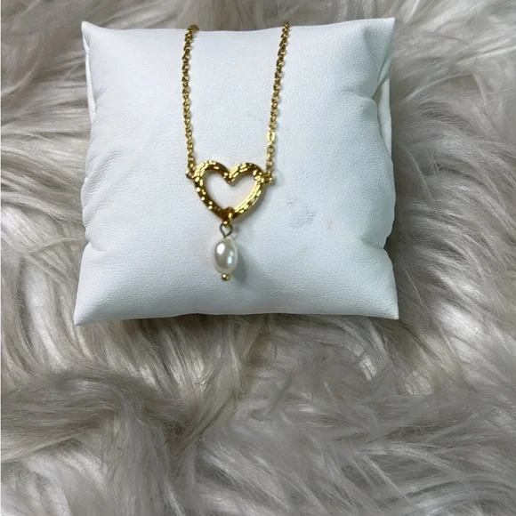 Gold Heart Pendant Necklace with Pearl - Picture 1 of 3